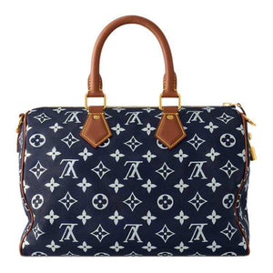حقيبة Louis Vuitton Speedy 30 بنقشة Monogram الأيقونية باللون الأزرق.