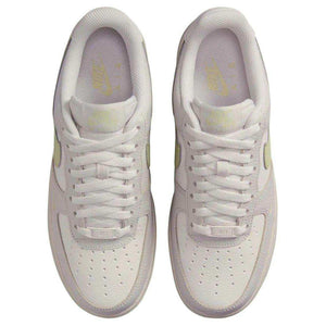 The top view highlights Nike Shoes craftsmanship, showcasing the حذاء نايك الأصلي مع حذاء Air Force 1 بيج وزيتي ضمن أفضل موديلات شوز نايك وتصاميم nike schuhe.