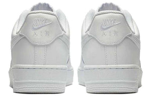 The rear view showcases Nike Shoes details, combining the حذاء نايك الأصلي مع ميزات حذاء Air Force 1 أبيض كلاسيكي وجودة شوز نايك وتشكيلة nike schuhe.
