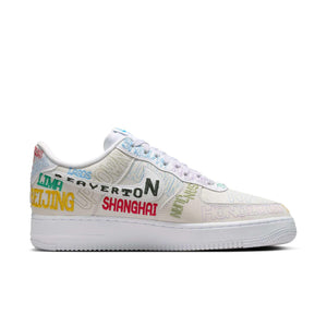 Discover the dynamic details of شوز نايك مثل Nike Shoes الفريدة، مع تفاصيل حذاء Air Force 1 Low أبيض بتطريز مدن العالم وجودة حذاء نايك الأصلي ضمن تشكيلة nike schuhe.