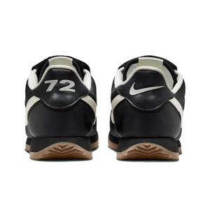 The rear view showcases Nike Shoes details, combining the حذاء نايك الأصلي مع ميزات حذاء كورتز مريح كاجوال للرجال والنساء باللون الأسود وجودة شوز نايك وتشكيلة nike schuhe.