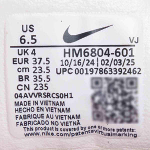 Highlighting the authenticity details of Nike Shoes and حذاء نايك الأصلي، مع روعة شوز نايك وتفاصيل حذاء Nike Vomero 18 للجري للنساء لون وردي ناعم ولمسات nike schuhe.