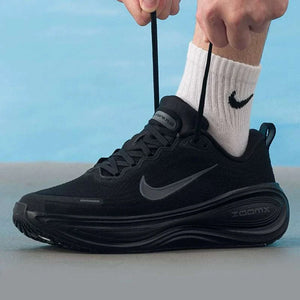Discover the dynamic perspective of شوز نايك مثل Nike Shoes الفريدة، مع تفاصيل حذاء Nike Vomero Plus أسود للجري وجودة حذاء نايك الأصلي ضمن تشكيلة nike schuhe.