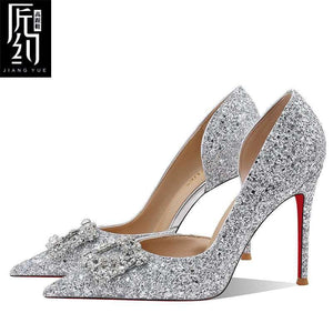 Christiana حذاء كعب عالي Jiang Yue بتصميم لامع ومشبك كريستال فخم.