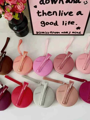 Rhode Beauty Peptide Lip Tint مع حقيبة سيليكون مطابقة اللون رود.