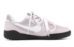 View the side profile of the حذاء نايك الأصلي featuring Nike Shoes design, representing the finest شوز نايك المميز مع حذاء نايكي وردي فاتح | Nike Light Pink وتصاميم nike schuhe.