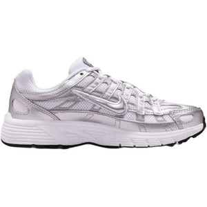 View the side profile of the حذاء نايك الأصلي featuring Nike Shoes design, representing the finest شوز نايك المميز مع حذاء Nike P-6000 بلون فضي ورمادي وأبيض وتصاميم nike schuhe.