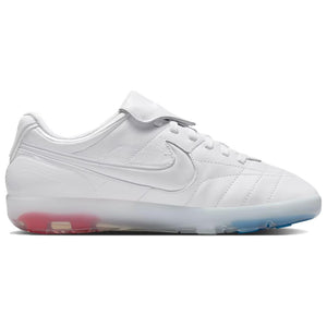 View the side profile of the حذاء نايك الأصلي featuring Nike Shoes design, representing the finest شوز نايك المميز مع حذاء نايكي x جاكموس أبيض | Nike x Jacquemus White وتصاميم nike schuhe.
