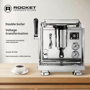 آلة قهوة Rocket R9 ONE الفولاذية المقاومة للصدأ countertop setup view.