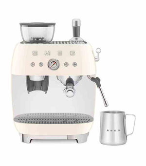 ماكينة اسبريسو احترافية Smeg باللون الكريمي مع إبريق تبخير الحليب cream with pitcher view.