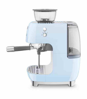 آلة قهوة Smeg باللون الأزرق السماوي side profile view.