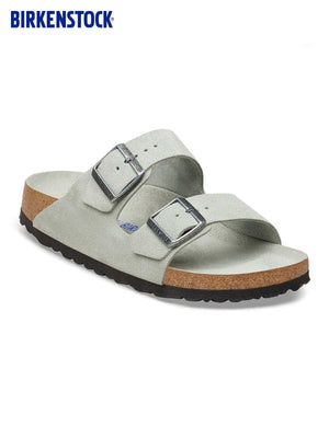 BIRKENSTOCK Arizona double-button slippers.