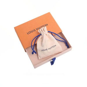 خاتم Louis Vuitton ذهبي مرصع بالكريستال.