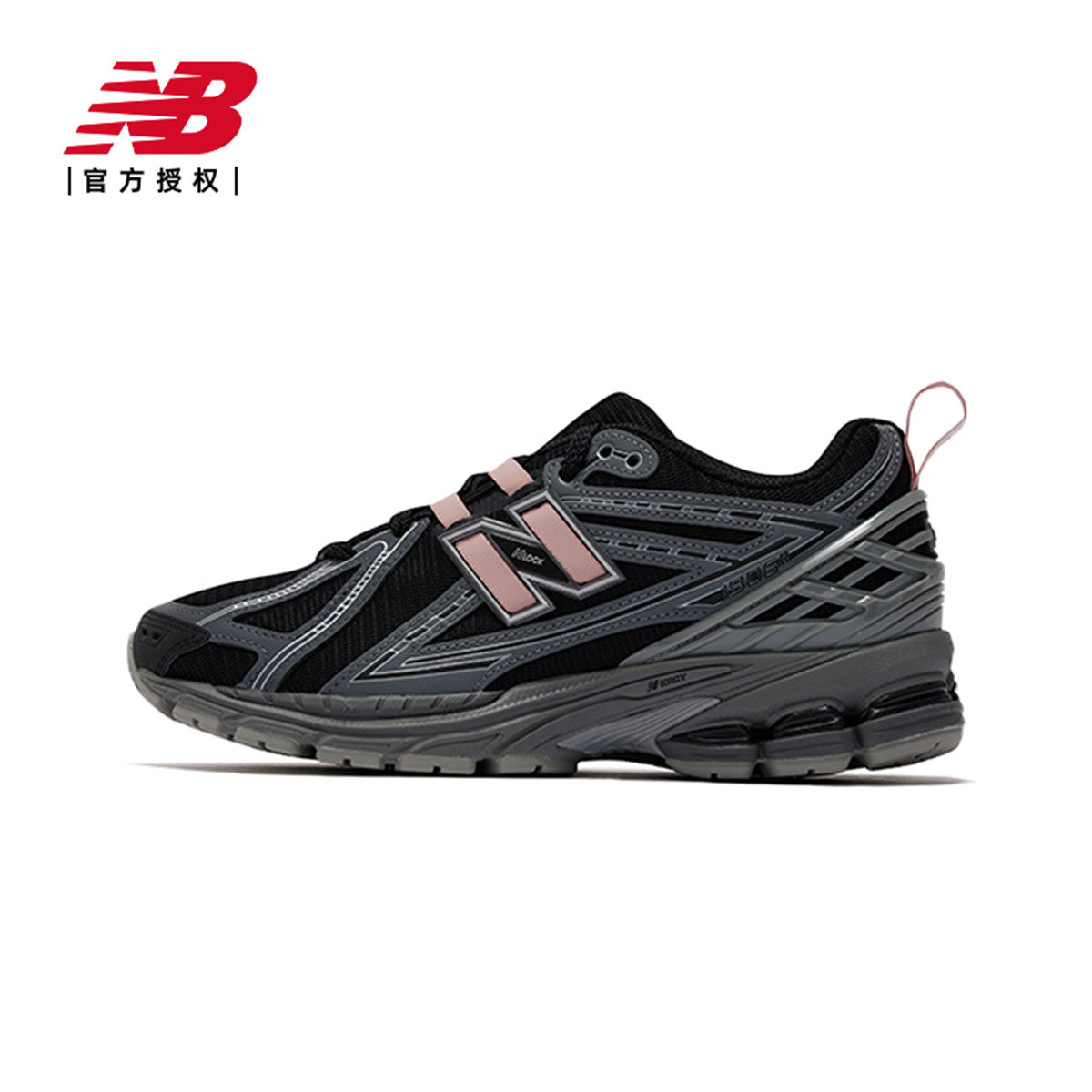 حذاء New Balance 1906R باللون الأسود وتفاصيل وردية، يتميز بتقنية N-ergy لامتصاص الصدمات وتصميم شبكي مريح. مناسب للنشاطات اليومية.