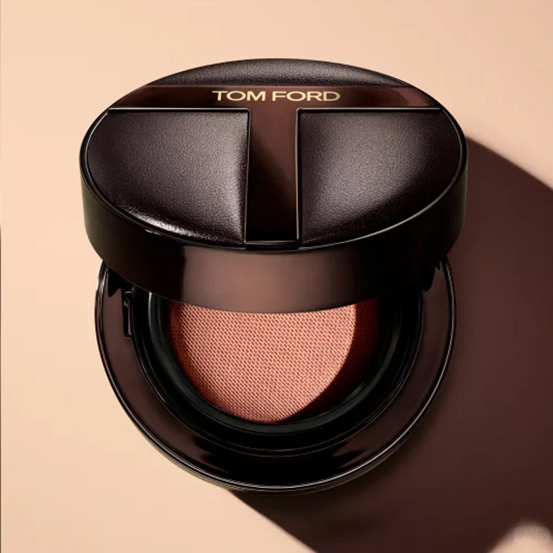 كوشن Tom Ford المطفي طويل الأمد بلمسة نهائية احترافية