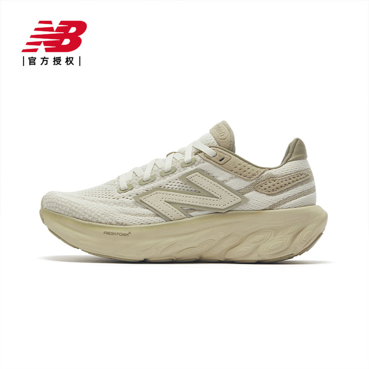 حذاء نيو بالانس Fresh Foamالحذاء الظاهر في الصور هو من نوع “نيو بالانس” (New Balance) بلون بيج فاتح. إليك وصفًا مختصرًا:
 
 • التصميم: حذاء رياضي بلون بيج فاتح، يتميز بملمس شبكي خفيف يسمح بالحذاء جريNew balanceرفعةحذاء نيو بالانس Fresh Foam