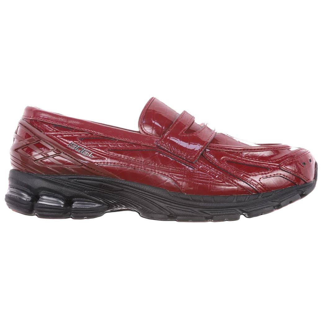 حذاء New Balance 1906 Loafer بتصميم جلد لامع عنابي