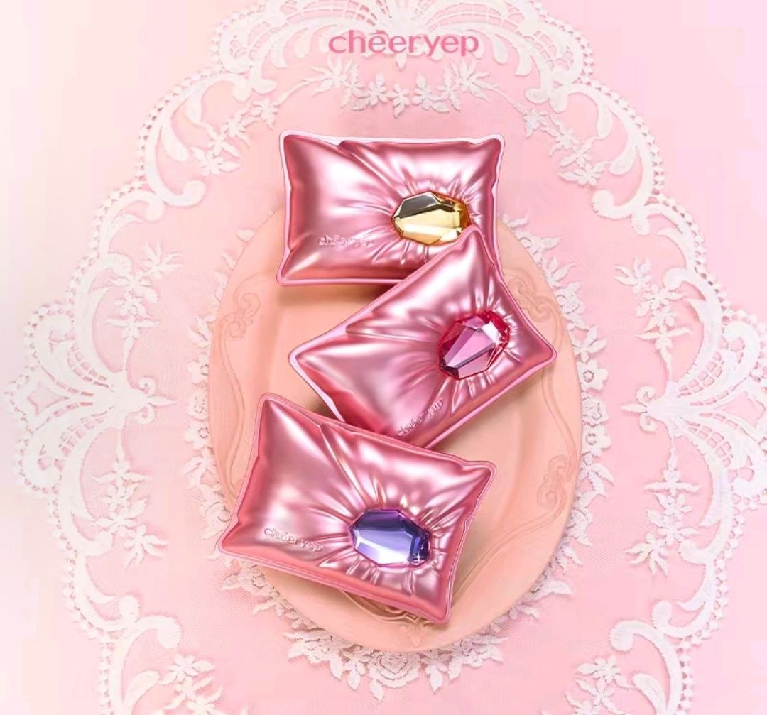 Qianyan Treasure Pillow Dream Highlighter Powder is easy to apply