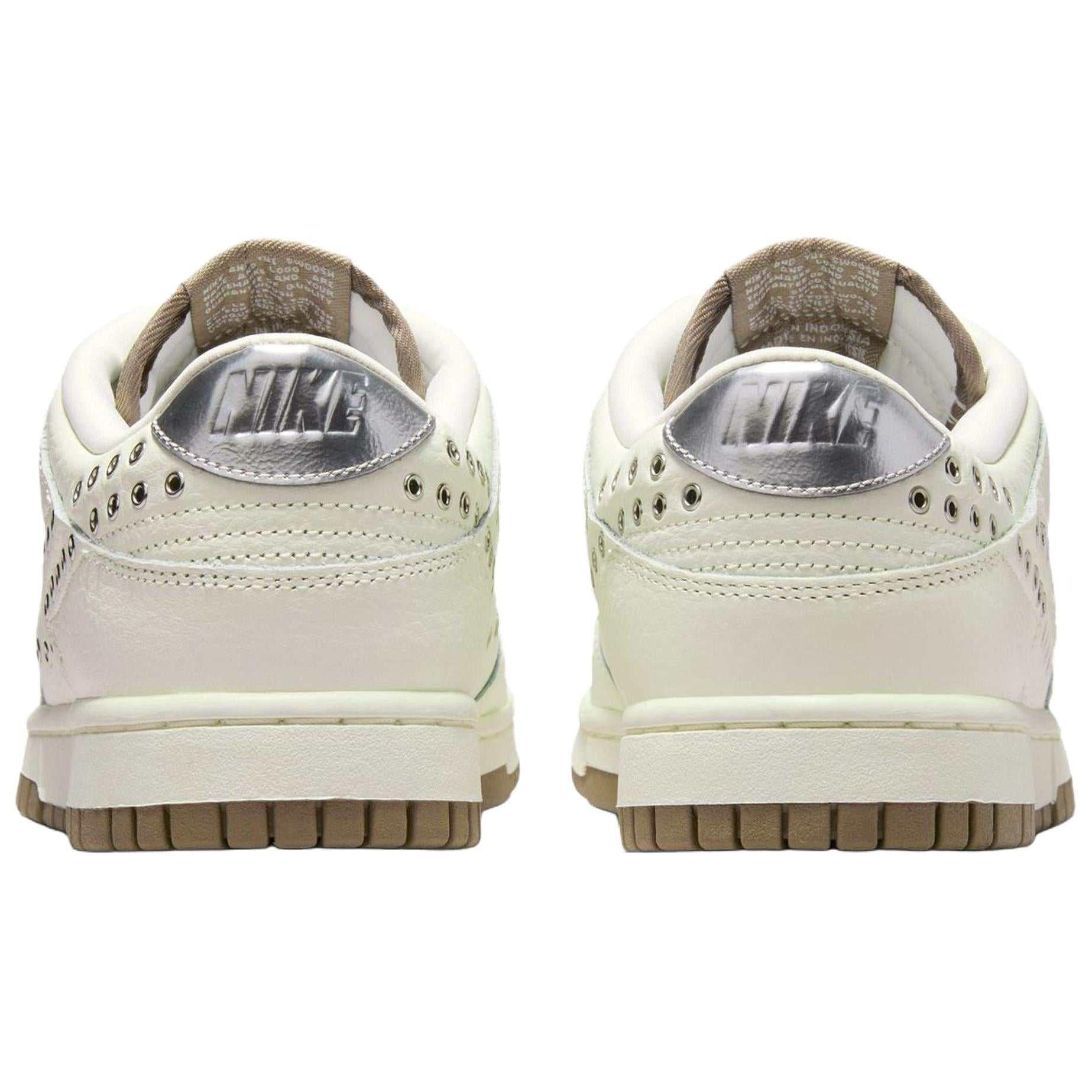 سنيكرز Nike Dunk Low بتصميم Grommets ولون Sail.