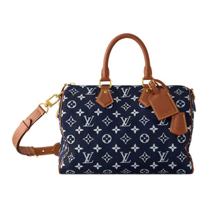 حقيبة Louis Vuitton Speedy 30 بنقشة Monogram الأيقونية باللون الأزرق.