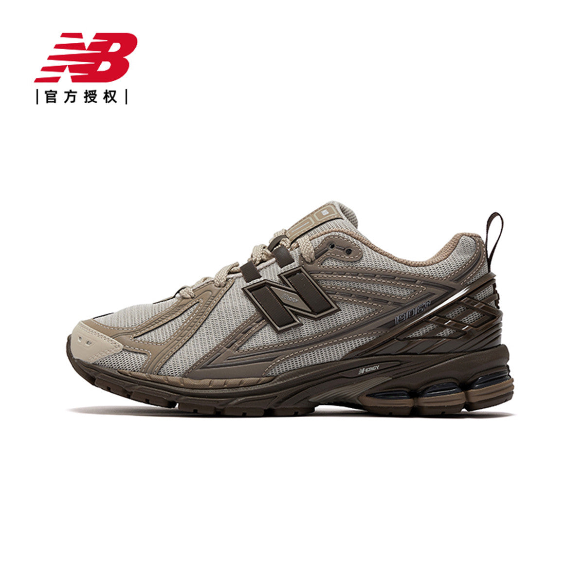 حذاء New Balance 1906R بلون بيج وبني، يتميز بتقنية N-ergy لامتصاص الصدمات ومواد شبكية للتهوية. مثالي للنشاطات اليومية والمشي الطويل.