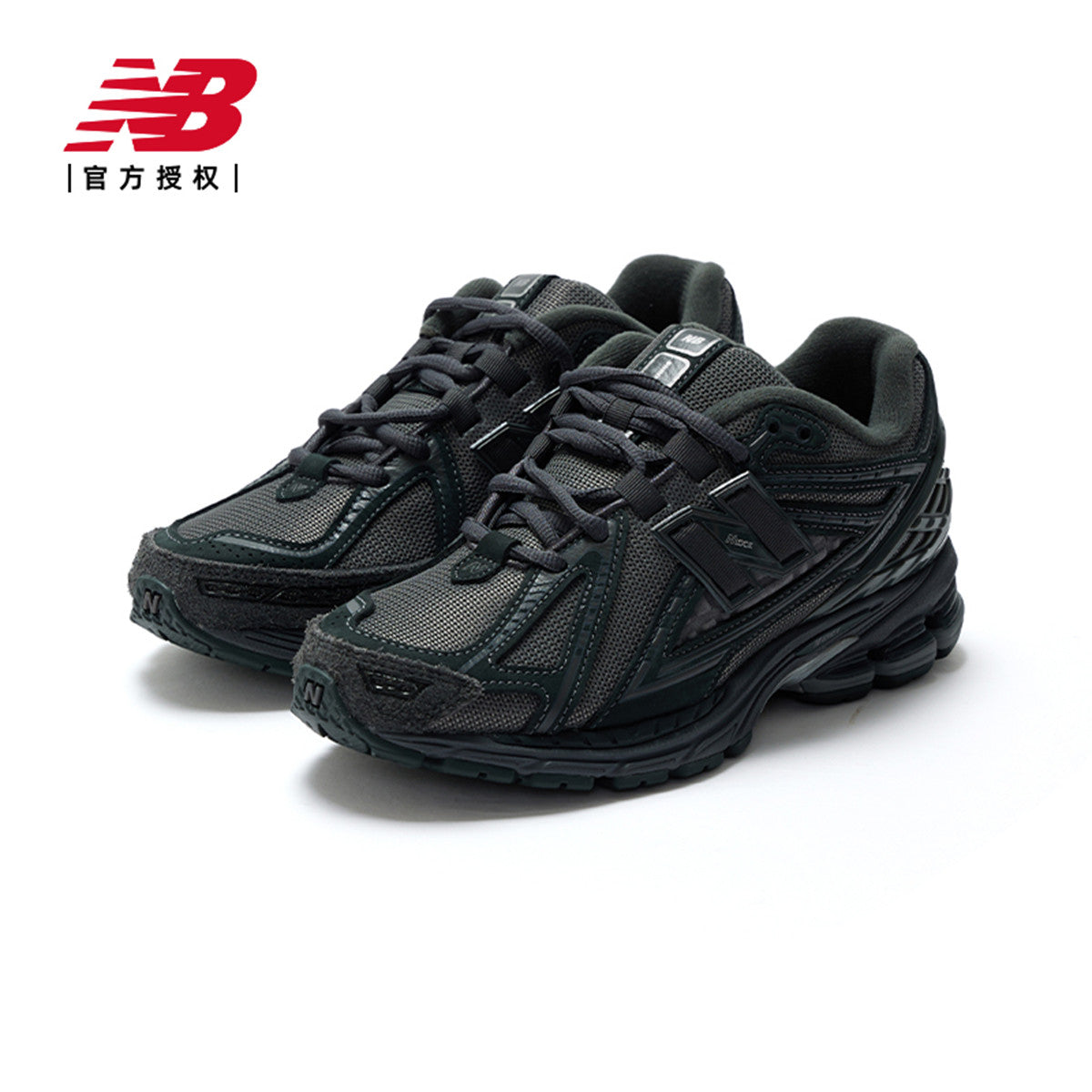 حذاء New Balance 1906R باللون الأسود، يتميز بتقنية N-ergy لامتصاص الصدمات وتصميم شبكي للتهوية. مثالي للنشاطات اليومية والرياضية.