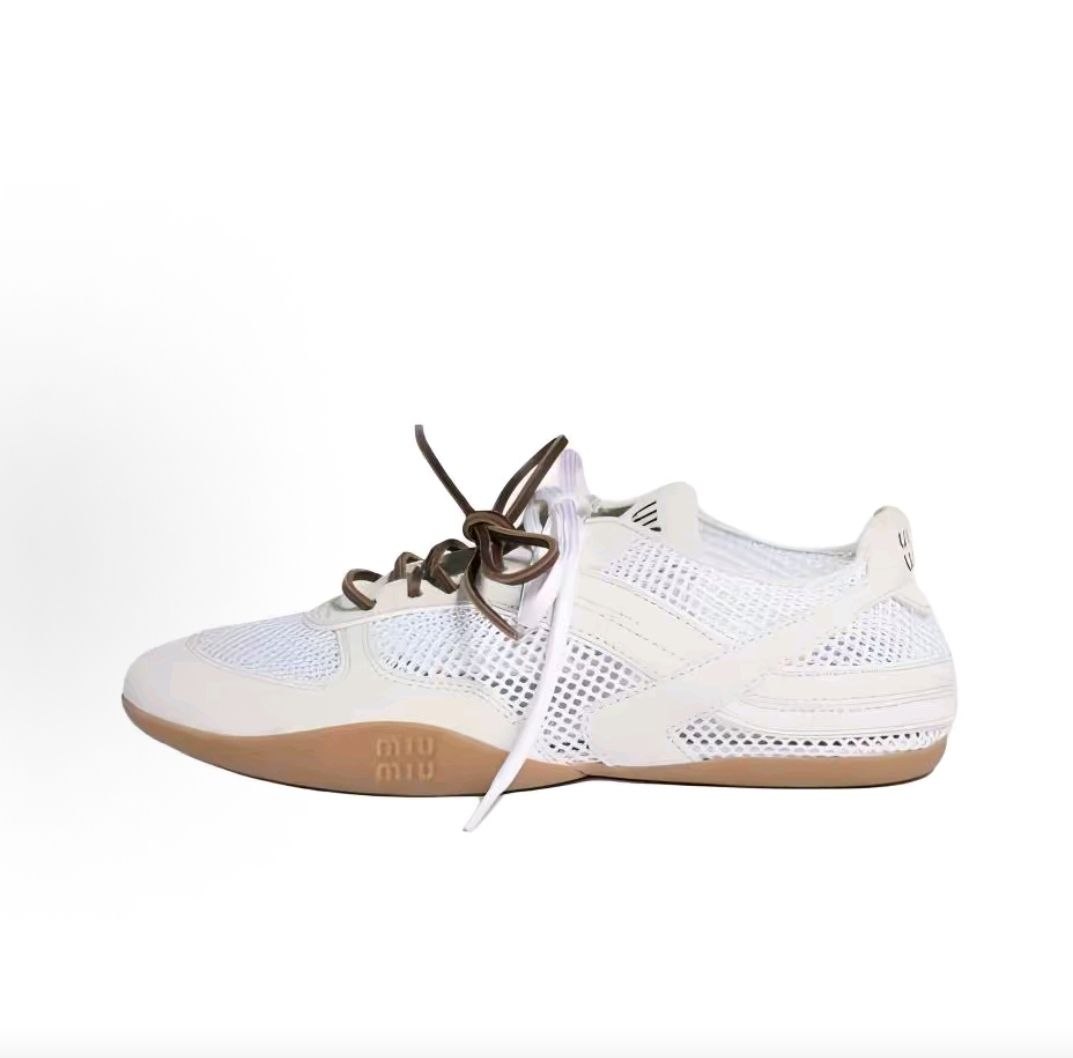 MIU MIU Gymnasium women's low-top casual shoes in white, made of calfskin leather, suede, and round toe with laces and a screen-printed logo.