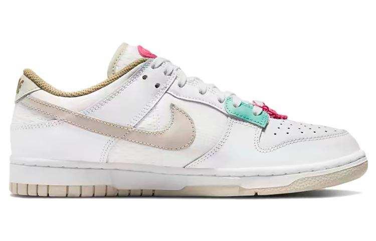 حذاء Nike Dunk Low رياضي باللون الأبيض والوردي.