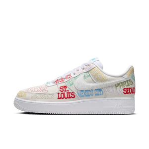 حذاء Nike Air Force 1 Low أبيض بتطريز ملون لمدن العالم.