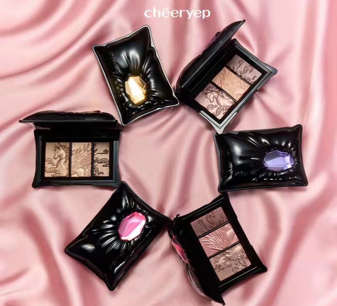 Qianyan Baozhen Qimeng Three-Color Eyeshadow Palette (Natural)