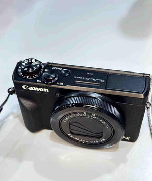 The tilted back screen of the Canon PowerShot G7 X Mark III displaying a live preview of a recorded shot.