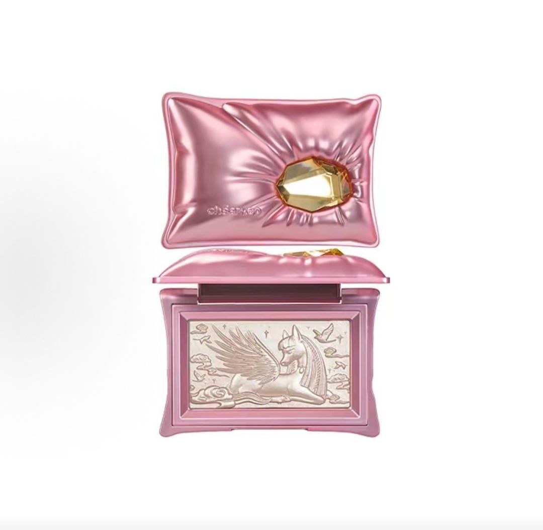 Qianyan Treasure Pillow Dream Highlighter Powder is easy to apply