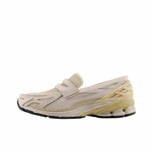 A lateral profile showcasing the New Balance 1906L Beige and Yellow hybrid loafer with its breathable mesh and yellow heel accents.