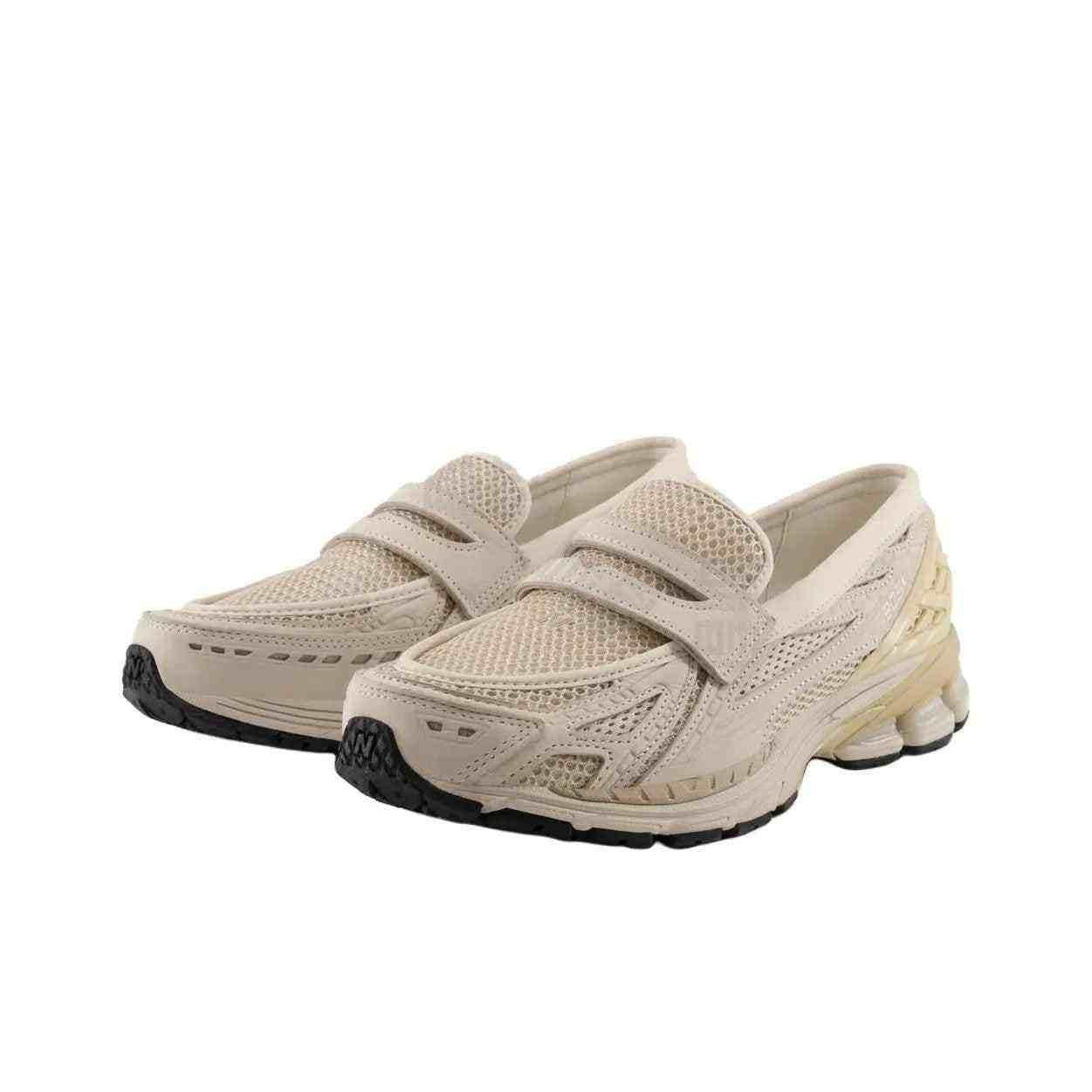Detailed perspective angle highlighting حذاء نيو بالانس featuring the combination of running technology and loafer style.