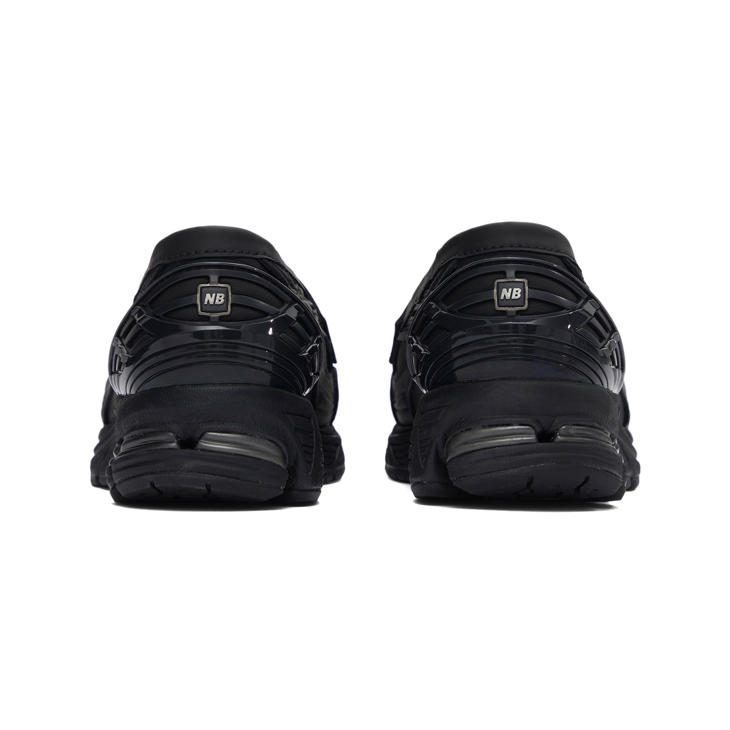 Rear angle display of حذاء نيو بالانس highlighting the structured heel and cushioned midsole design.