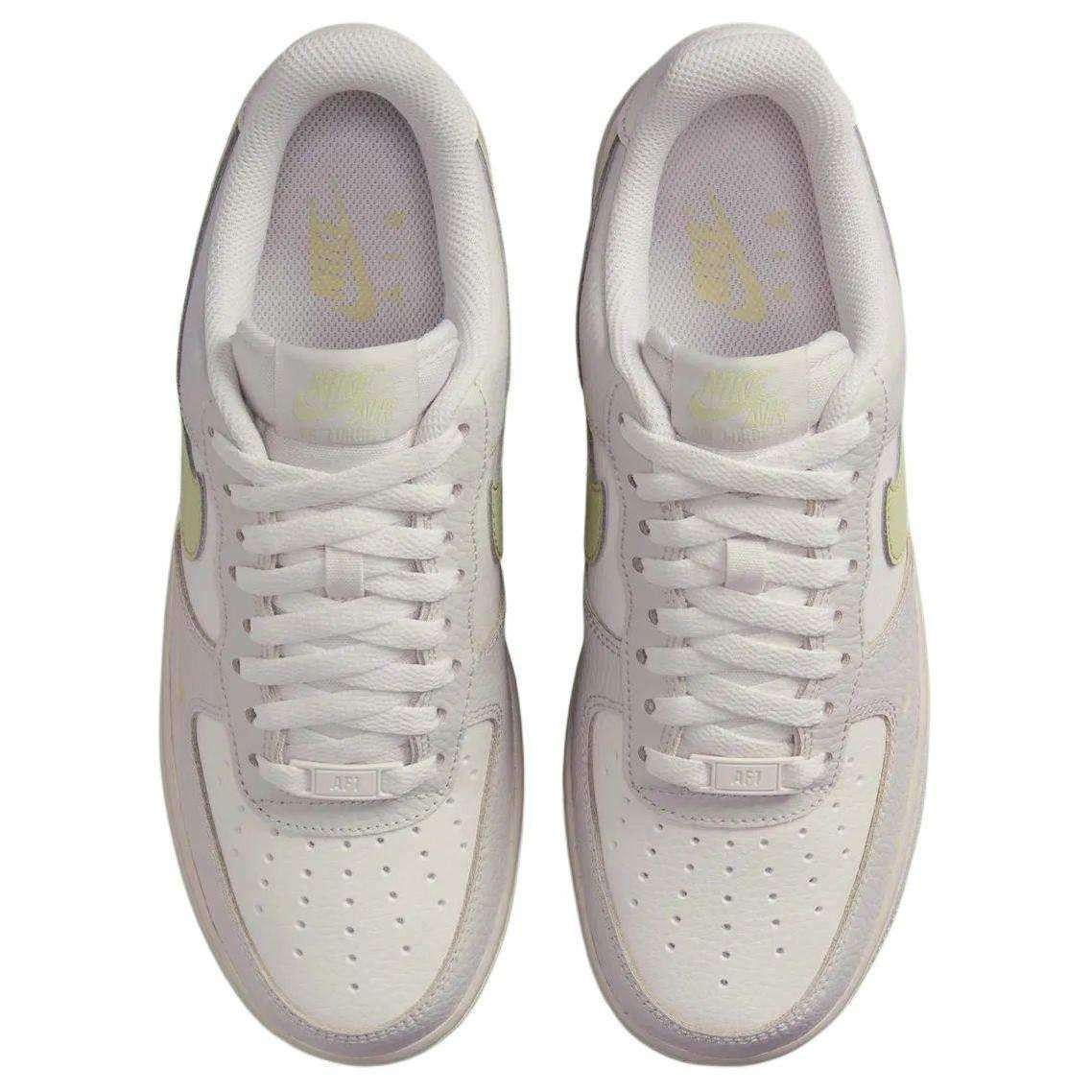 The top view highlights Nike Shoes craftsmanship, showcasing the حذاء نايك الأصلي مع حذاء Air Force 1 بيج وزيتي ضمن أفضل موديلات شوز نايك وتصاميم nike schuhe.