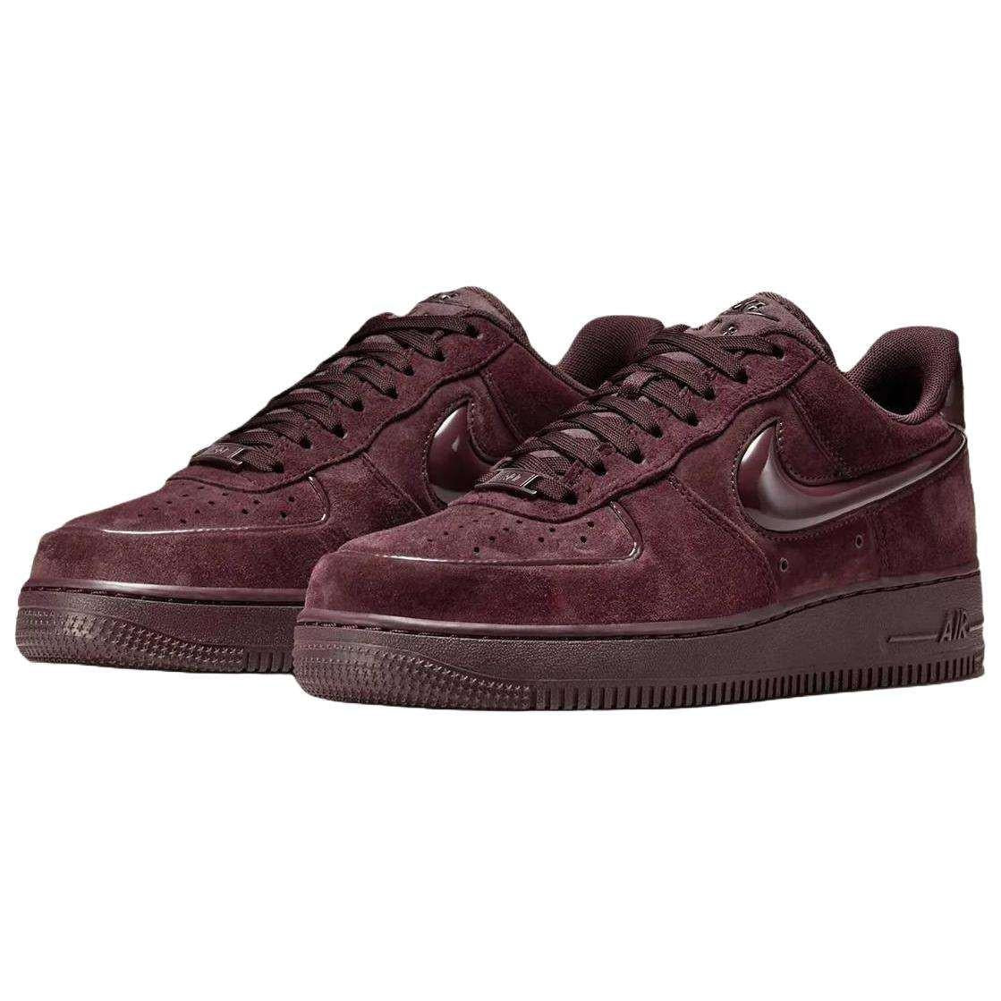 Discover the dynamic perspective of شوز نايك مثل Nike Shoes الفريدة، مع تفاصيل حذاء Air Force 1 شامواه عنابي وجودة حذاء نايك الأصلي ضمن تشكيلة nike schuhe.