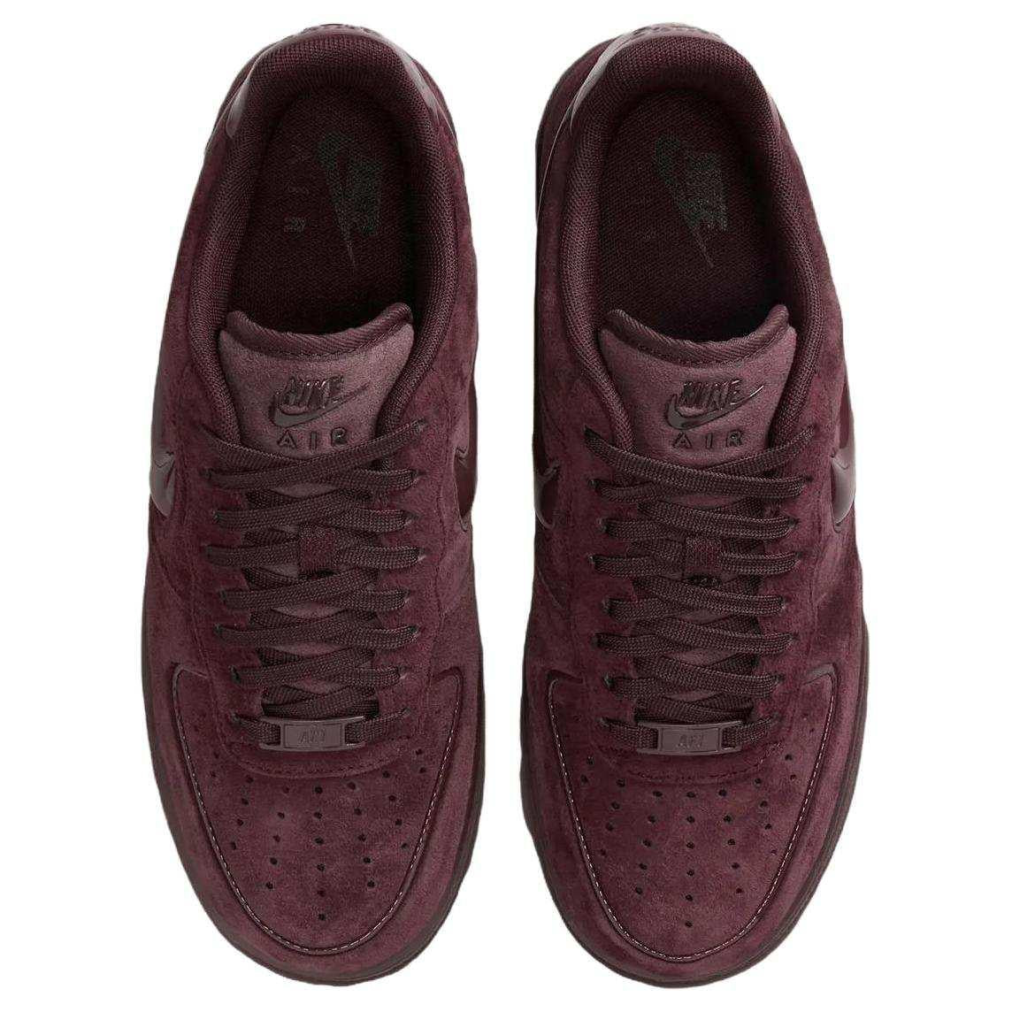 The top view highlights Nike Shoes craftsmanship, showcasing the حذاء نايك الأصلي مع حذاء Air Force 1 شامواه عنابي ضمن أفضل موديلات شوز نايك وتصاميم nike schuhe.
