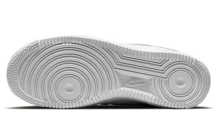 Inspect the durable outsole of Nike Shoes and حذاء نايك الأصلي الذي يضمن راحة شوز نايك، مع ميزات حذاء Air Force 1 أبيض رمادي ذهبي ومواصفات nike schuhe.
