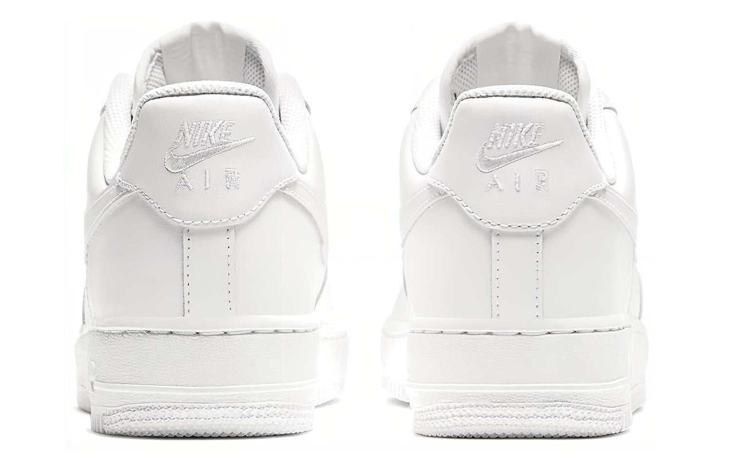 The rear view showcases Nike Shoes details, combining the حذاء نايك الأصلي مع ميزات حذاء Air Force 1 Low أبيض كلاسيكي وجودة شوز نايك وتشكيلة nike schuhe.