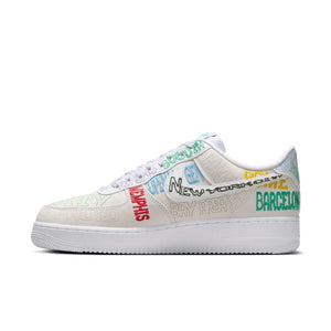 Showcasing the embroidery details, Nike Shoes combine the حذاء نايك الأصلي مع روعة حذاء Air Force 1 Low أبيض بتطريز مدن العالم ومواصفات شوز نايك وتصاميم nike schuhe.