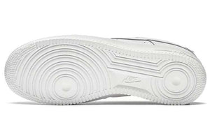 Inspect the durable outsole of Nike Shoes and حذاء نايك الأصلي الذي يضمن راحة شوز نايك، مع ميزات حذاء Air Force 1 أبيض كلاسيكي ومواصفات nike schuhe.