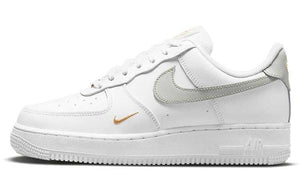 When looking for elegant styles, Nike Shoes feature the amazing حذاء Air Force 1 أبيض رمادي ذهبي مع روعة حذاء نايك الأصلي للوثوقية، إلى جانب تصاميم شوز نايك ومواصفات nike schuhe.