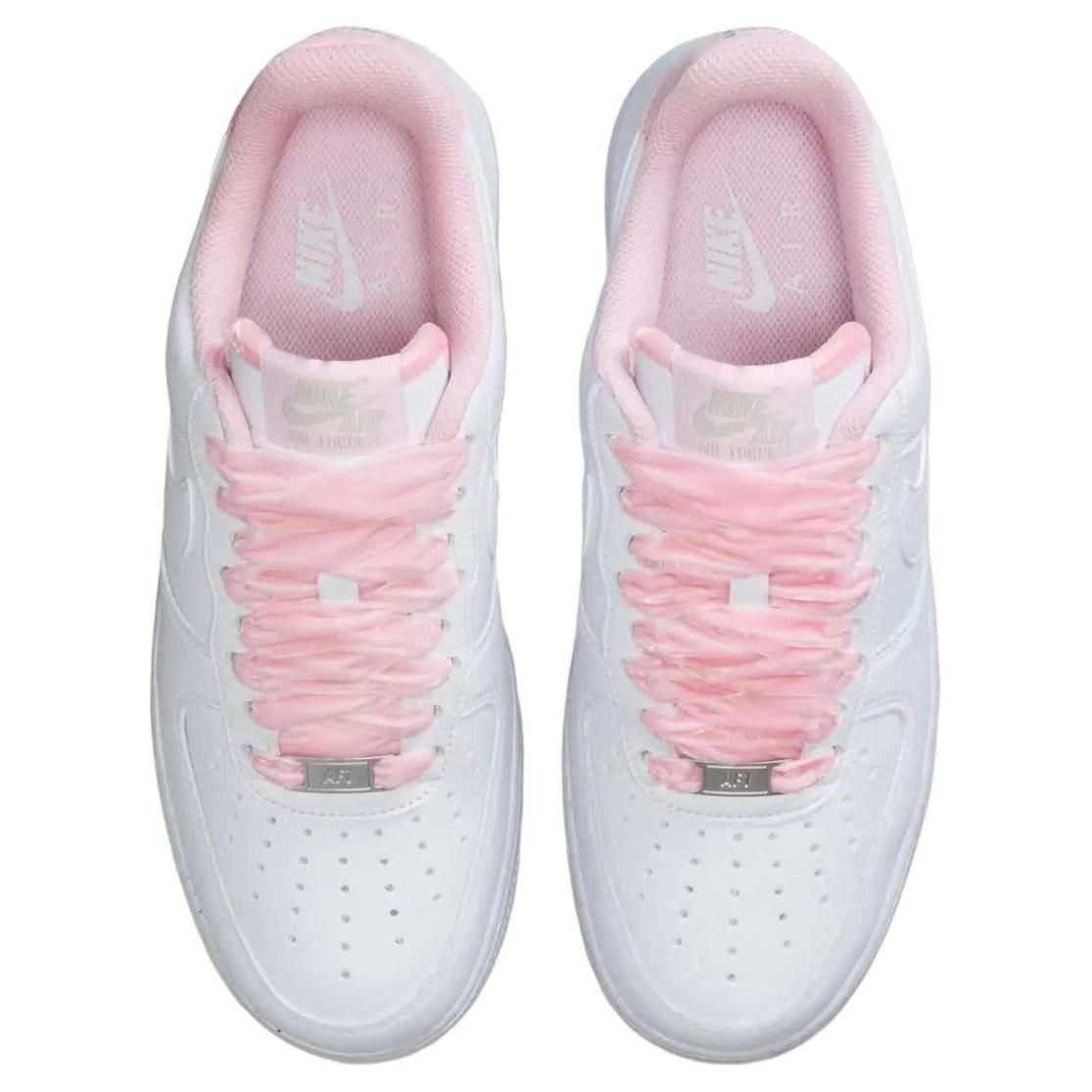 The top view highlights Nike Shoes craftsmanship, showcasing the حذاء نايك الأصلي مع حذاء Air Force 1 أبيض بلمسات وردية ضمن أفضل موديلات شوز نايك وتصاميم nike schuhe.