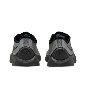 The rear view showcases Nike Shoes details, combining the حذاء نايك الأصلي مع ميزات حذاء Nike Air Superfly أسود ورصاصي سنيكر وجودة شوز نايك وتشكيلة nike schuhe.
