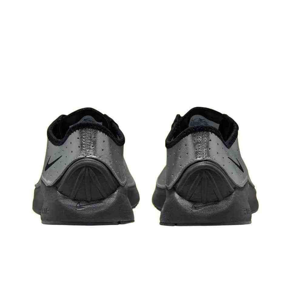 The rear view showcases Nike Shoes details, combining the حذاء نايك الأصلي مع ميزات حذاء Nike Air Superfly أسود ورصاصي سنيكر وجودة شوز نايك وتشكيلة nike schuhe.