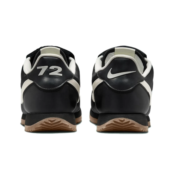 The rear view showcases Nike Shoes details, combining the حذاء نايك الأصلي مع ميزات حذاء كورتز مريح كاجوال للرجال والنساء باللون الأسود وجودة شوز نايك وتشكيلة nike schuhe.