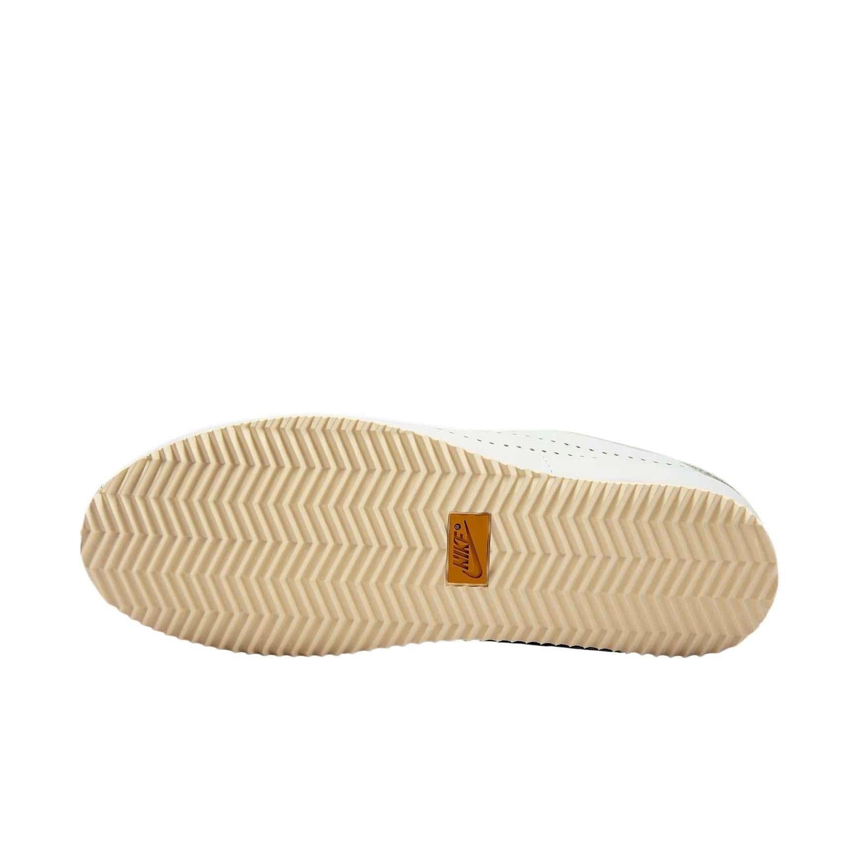Inspect the durable outsole of Nike Shoes and حذاء نايك الأصلي الذي يضمن راحة شوز نايك، مع ميزات حذاء Cortez كلاسيكي مريح باللون الأبيض والأصفر ومواصفات nike schuhe.