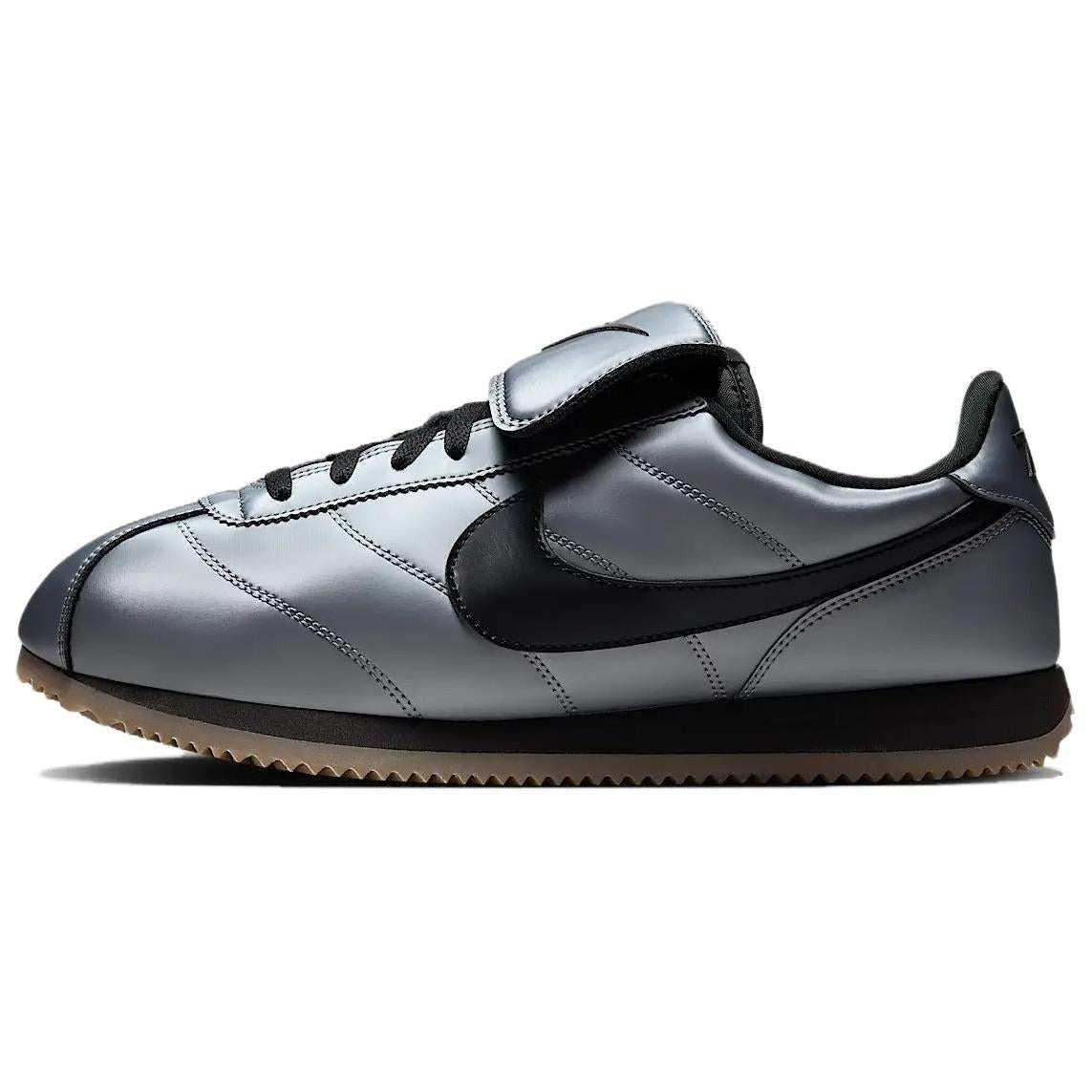 Experience everyday comfort with Nike Shoes and حذاء نايك الأصلي، مما يقدم أفضل خيارات شوز نايك مع حذاء Cortez LEATHER رمادي فضي أسود وتصاميم nike schuhe.