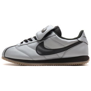 When looking for classic styles, Nike Shoes feature the amazing حذاء Cortez LEATHER رمادي فضي أسود مع روعة حذاء نايك الأصلي للوثوقية، إلى جانب تصاميم شوز نايك ومواصفات nike schuhe.